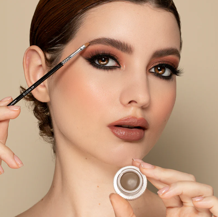 Sigma Beauty (E06) Winged Liner Makeup Brush