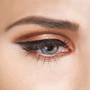 Luxurious Volumizing Mascara - Black